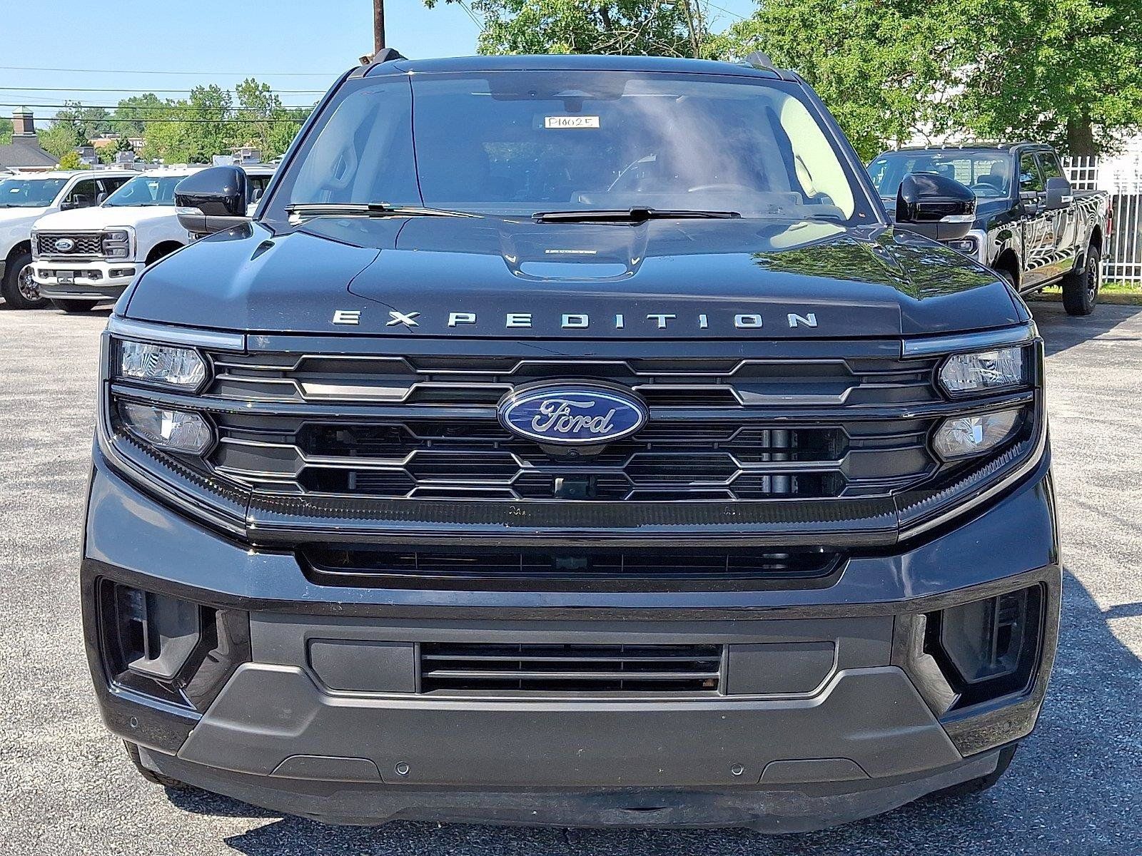 Certified 2025 Ford Expedition Active AWD/4WD image 2