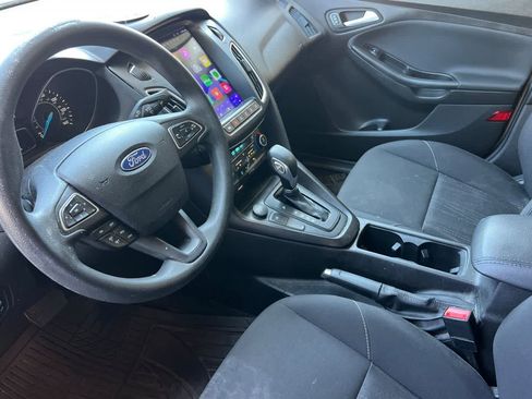 Used 2018 Ford Focus SE FWD image 14