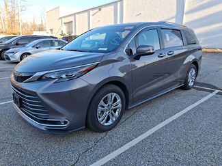Used 2024 Toyota Sienna Platinum video 2