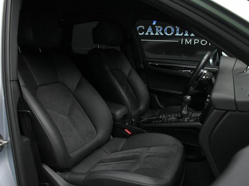 Used 2018 Porsche Macan AWD/4WD image 40