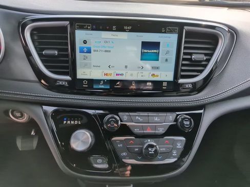 New 2026 Chrysler Pacifica Select image 29