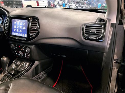Used 2018 Jeep Compass Limited image 13