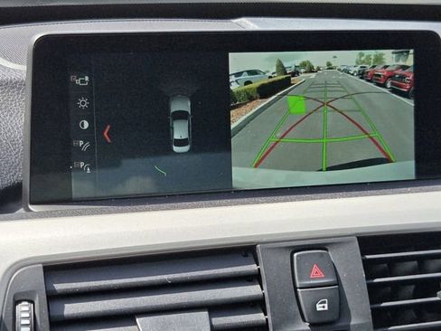 Used 2017 BMW 320i xDrive Sedan AWD/4WD image 24