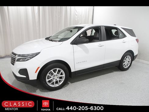 Used 2023 Chevrolet Equinox LS FWD image 3