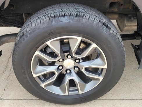 Used 2023 Chevrolet Silverado 1500 LT AWD/4WD image 6