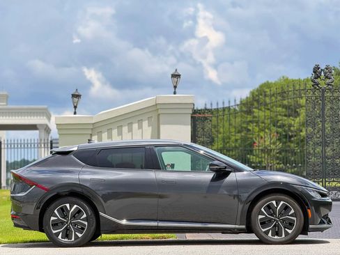 Used 2022 Kia EV6 Wind RWD image 6