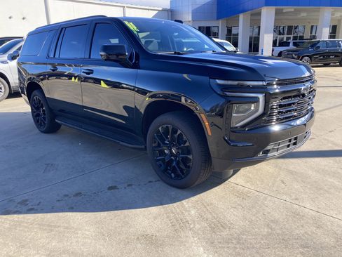 New 2025 Chevrolet Suburban RST w/ Advanced Technology Package image 3