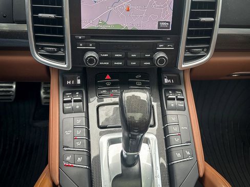 Used 2017 Porsche Cayenne Turbo image 31