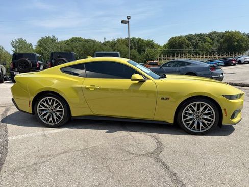 Used 2025 Ford Mustang Premium RWD image 8