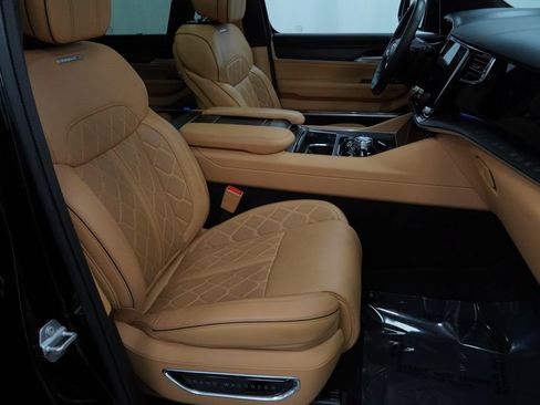 Certified 2025 Jeep Grand Wagoneer Series III w/ Rear Seat Video Group 1 AWD/4WD image 50