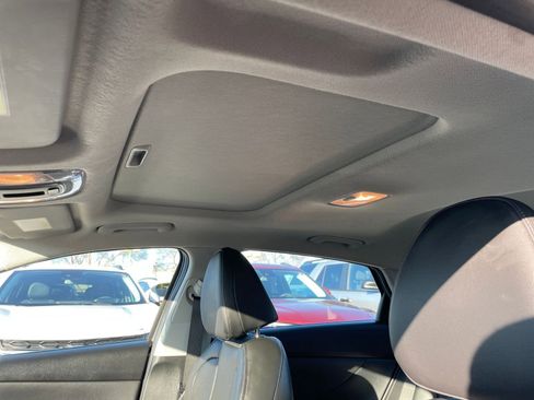 Used 2025 Hyundai Elantra Limited image 30