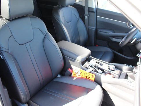 Certified 2025 Kia Sorento EX image 16