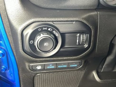 Used 2023 Jeep Wrangler Unlimited Sahara AWD/4WD image 18