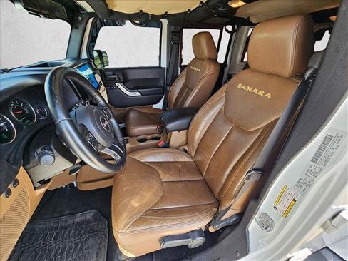 Used 2015 Jeep Wrangler Unlimited Sahara w/ Connectivity Group AWD/4WD image 16
