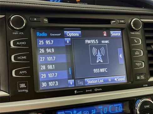 Used 2018 Toyota Highlander Limited w/ Carpet Mat Package (TMS) AWD/4WD image 7