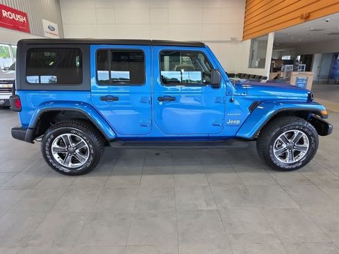 Used 2023 Jeep Wrangler Unlimited Sahara w/ Cold Weather Group AWD/4WD image 6