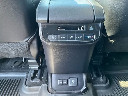 Used 2023 Toyota Highlander Limited AWD/4WD image 26