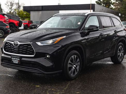 Used 2023 Toyota Highlander XLE image 6