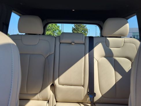 Used 2024 Jeep Grand Cherokee Limited RWD image 34