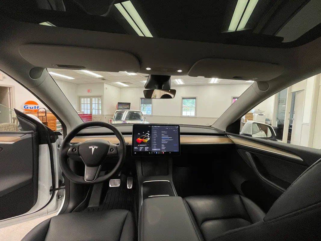 Used 2023 Tesla Model Y AWD image 3