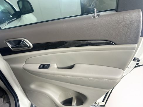 Used 2011 Jeep Grand Cherokee Laredo w/ Trailer Tow Group image 27