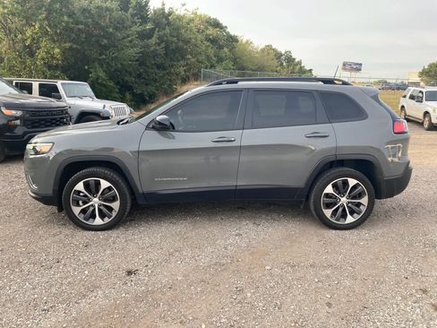 Used 2022 Jeep Cherokee Limited w/ Elite Package AWD/4WD image 3