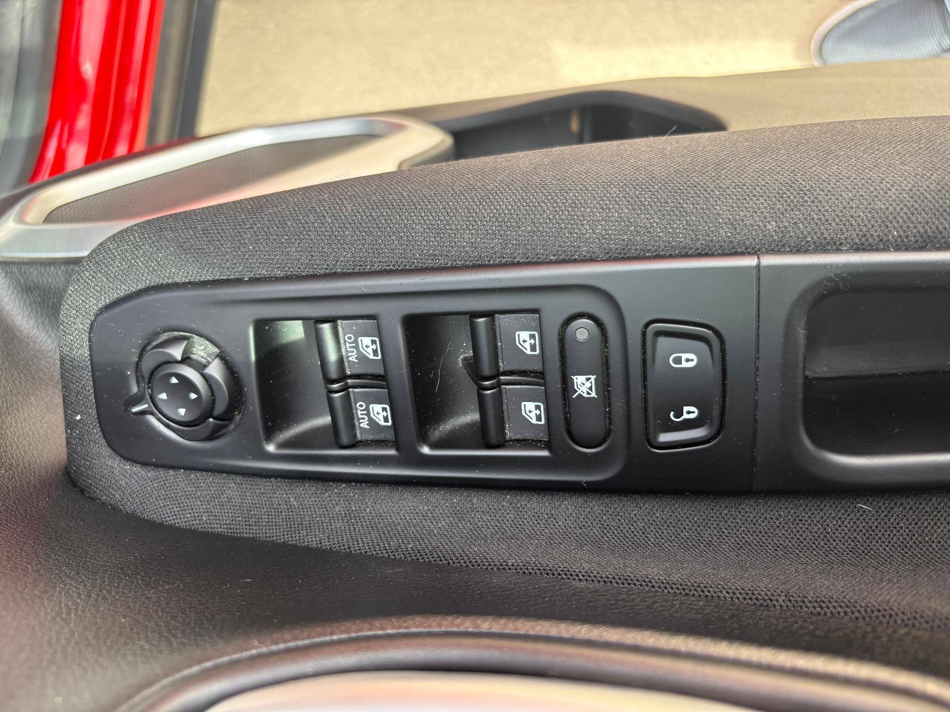 Used 2019 Jeep Renegade Latitude AWD/4WD image 15