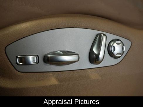 Certified 2022 Porsche Macan image 33