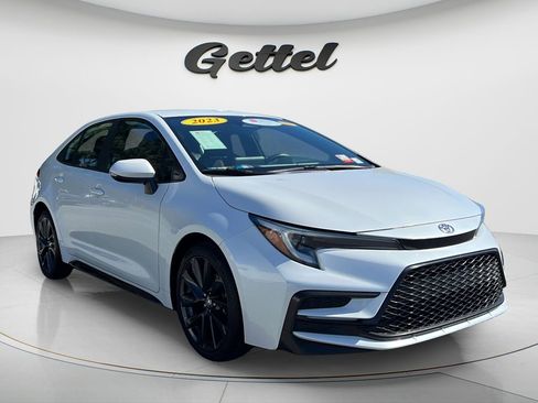 Used 2023 Toyota Corolla SE FWD image 3
