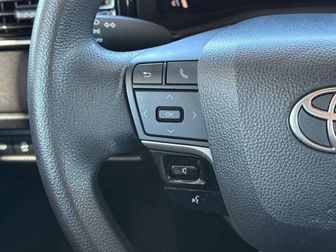 Used 2025 Toyota Camry LE image 33