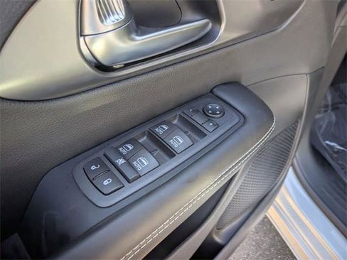 New 2026 Chrysler Pacifica Select image 16