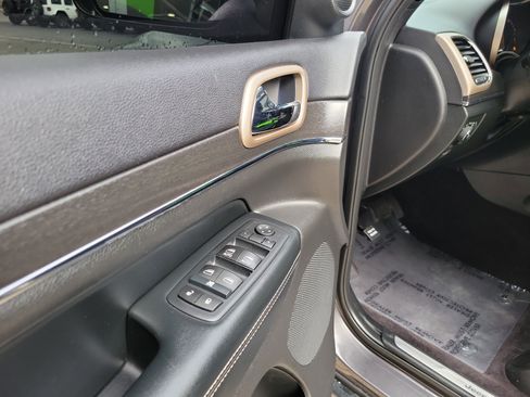 Used 2017 Jeep Grand Cherokee Limited w/ Trailer Tow Group IV image 7