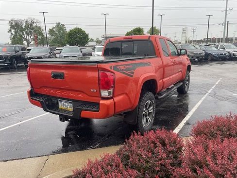 Used 2017 Toyota Tacoma TRD Sport w/ Tow Package (A/T) AWD/4WD image 3