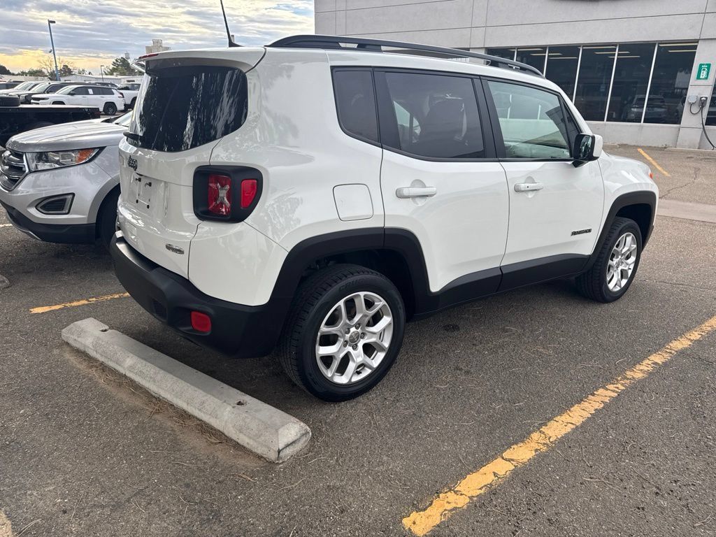 Used 2018 Jeep Renegade Latitude w/ UConnect 8.4 Nav Group AWD/4WD image 7