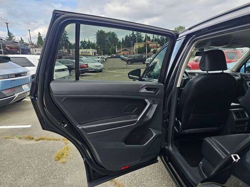 Used 2020 Volkswagen Tiguan SE AWD/4WD image 15