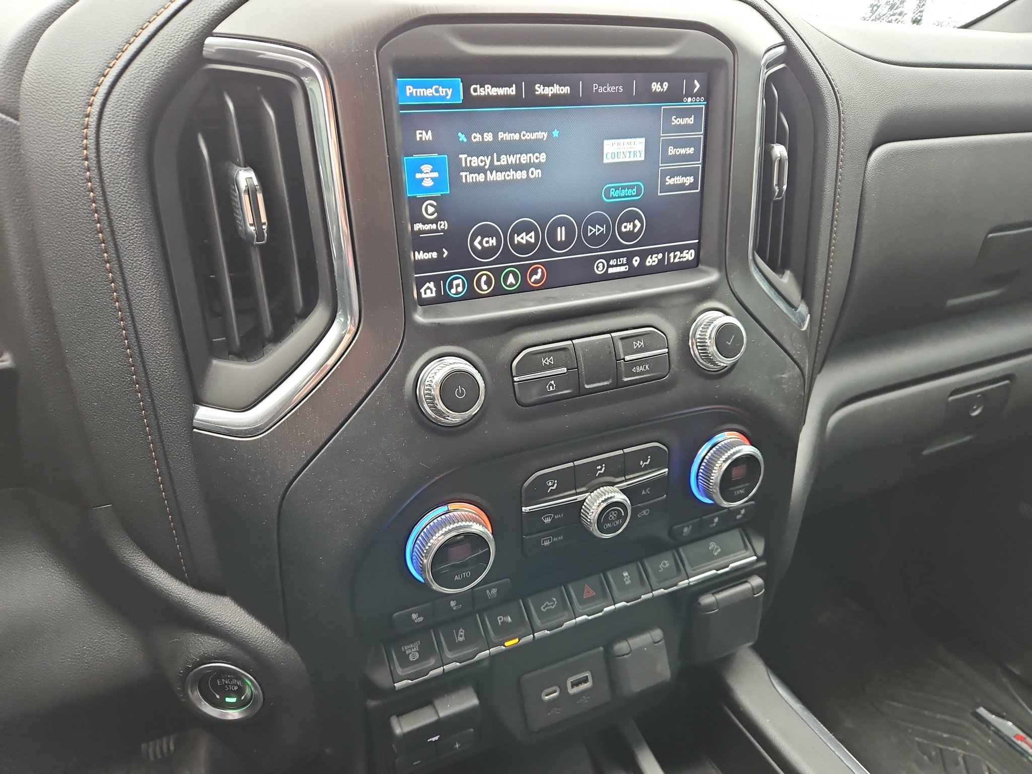 Used 2022 GMC Sierra 3500 AT4 w/ AT4 Preferred Package AWD/4WD image 12