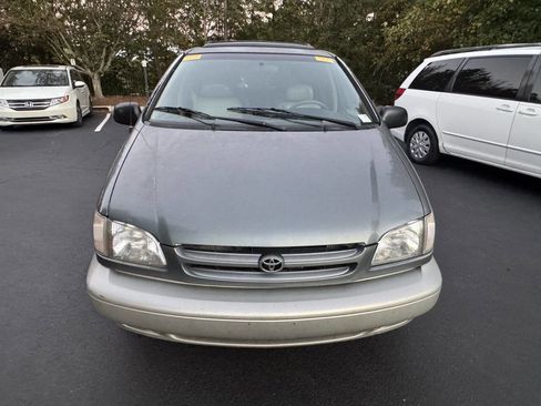 Used 1998 Toyota Sienna XLE image 8
