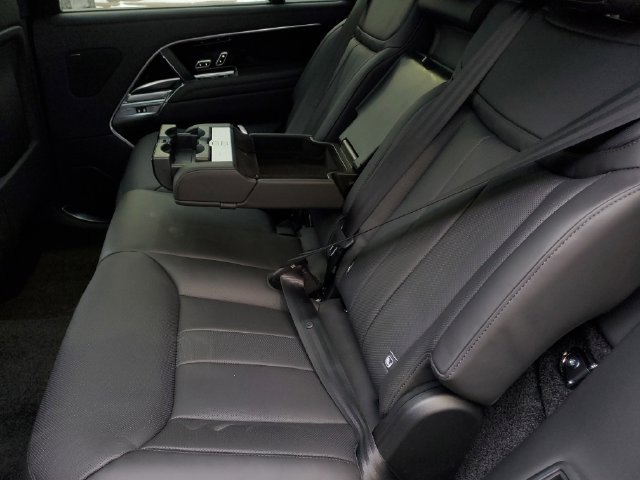 Certified 2026 Land Rover Range Rover Long Wheelbase SE AWD/4WD image 12