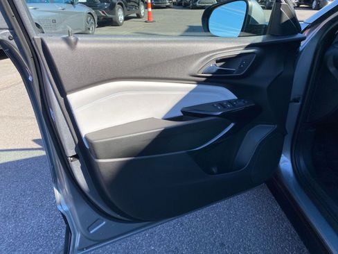 Used 2025 Chevrolet Trax LT image 18