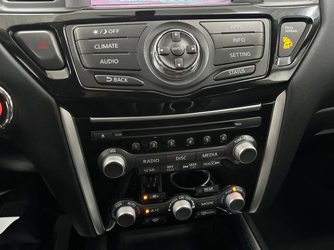 Used 2017 Nissan Pathfinder S FWD image 21
