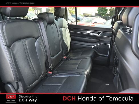 Used 2024 Jeep Wagoneer 2WD image 21
