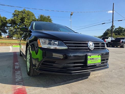 Used 2017 Volkswagen Jetta S w/ Jetta S Cold Weather Package FWD image 4