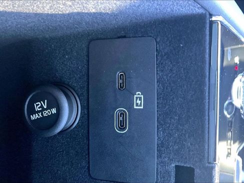 Used 2025 Volvo XC90 B6 Plus image 33