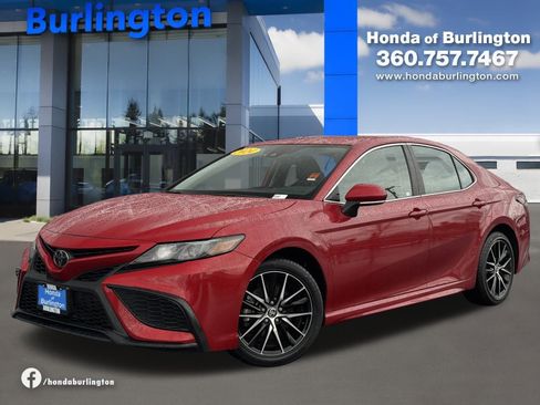 Used 2024 Toyota Camry SE image 1