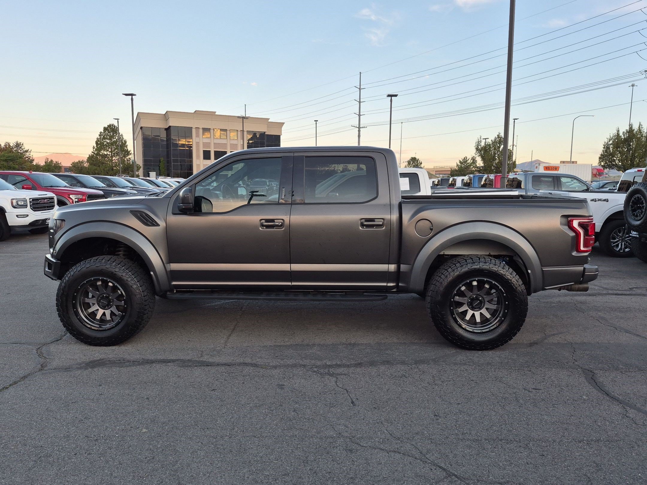 Used 2018 Ford F150 Raptor w/ Equipment Group 802A Luxury AWD/4WD image 9