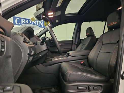 Used 2025 Honda Passport TrailSport image 14