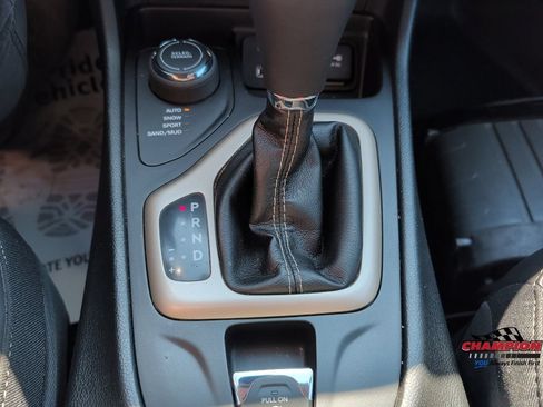 Used 2018 Jeep Cherokee Limited AWD/4WD image 17