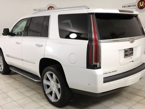 Used 2020 Cadillac Escalade Luxury AWD/4WD image 4