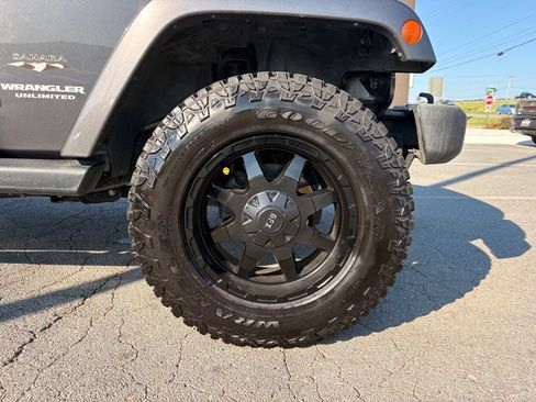Used 2016 Jeep Wrangler Unlimited Sahara w/ Connectivity Group AWD/4WD image 30