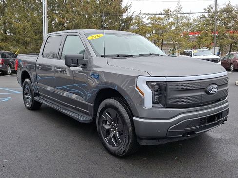 Used 2025 Ford F150 Lightning Flash image 3
